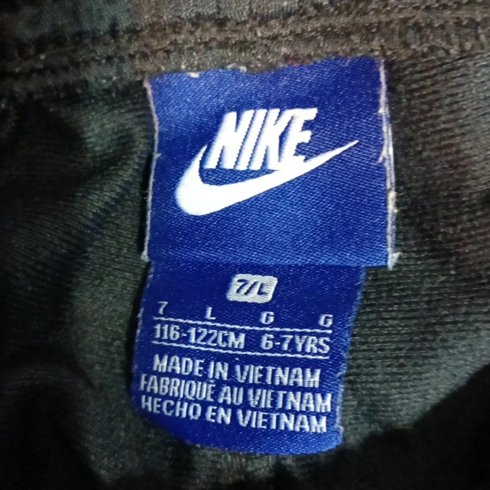 Nike boys black and gray joggers in a size large 6-7years